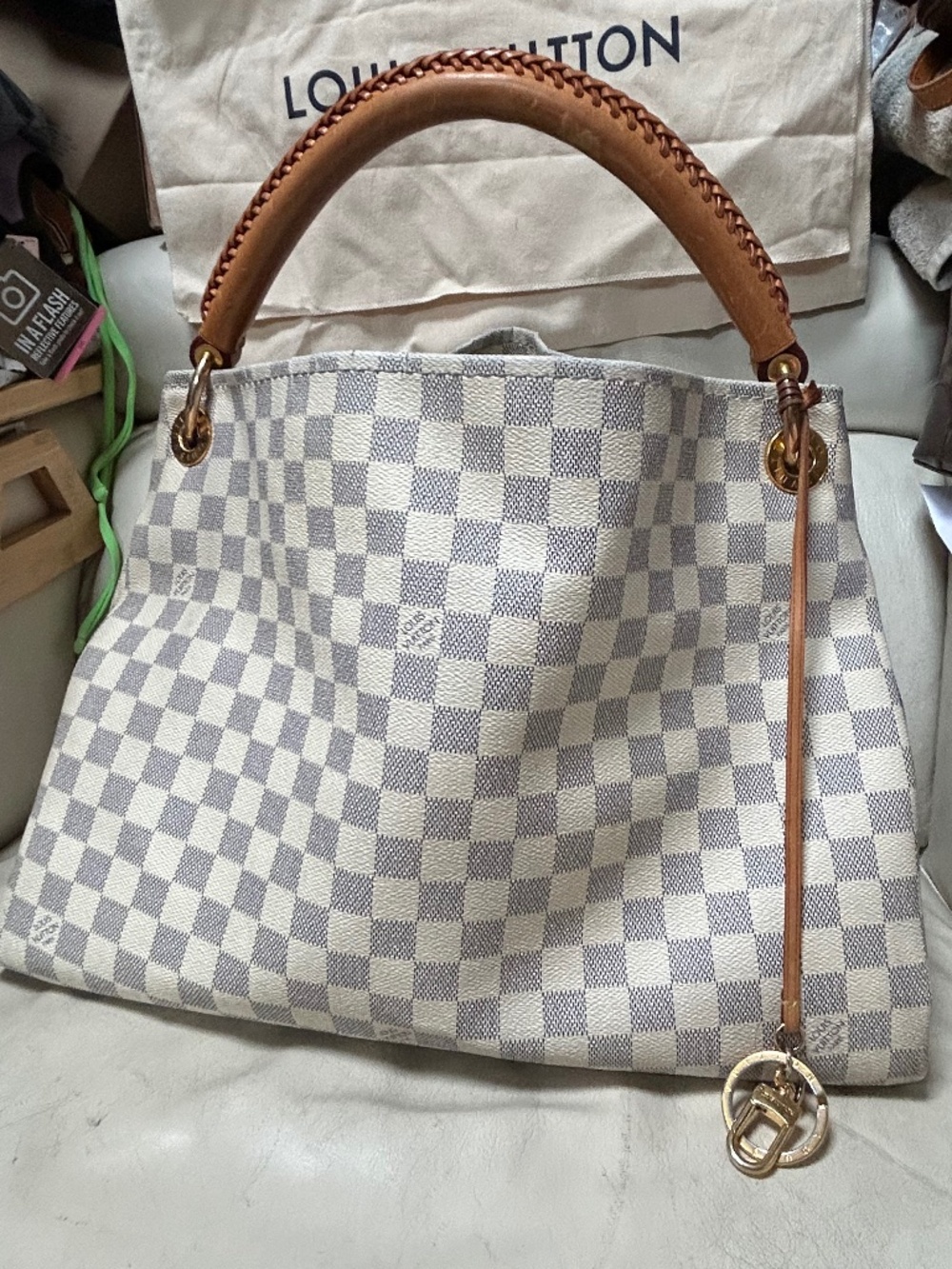 💯%authentic Louis Vuitton artsy in DA